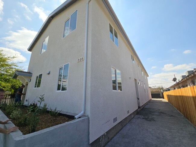 204 W 90th St in Los Angeles, CA - Building Photo - Building Photo