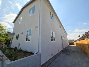 204 W 90th St-Unit -90(202W) in Los Angeles, CA - Building Photo - Building Photo