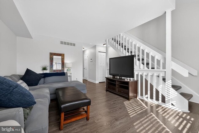property at 4906 Catamaran Ct