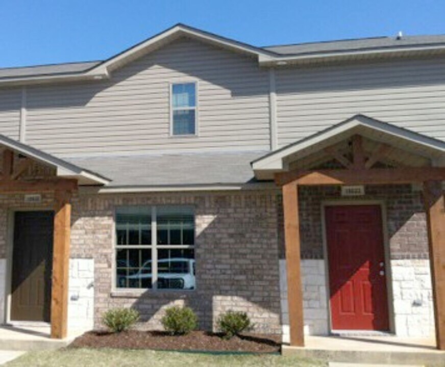 18029 Loring Ln in Lindale, TX - Building Photo