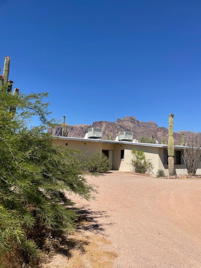 4532 E Superstition Blvd in Apache Junction, AZ - Building Photo - Building Photo
