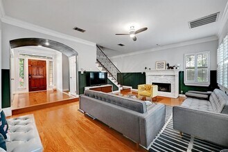 1111 E Riverside Dr in Austin, TX - Building Photo - Building Photo