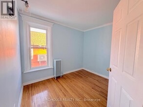 23 Cambridge St S in Kawartha Lakes, ON - Building Photo - Building Photo