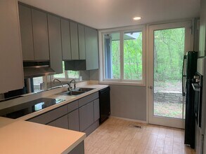 715 Longwood Dr in Lake Forest, IL - Building Photo - Building Photo