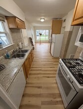 1015 Dawnwood Dr in Parma, OH - Foto de edificio - Building Photo