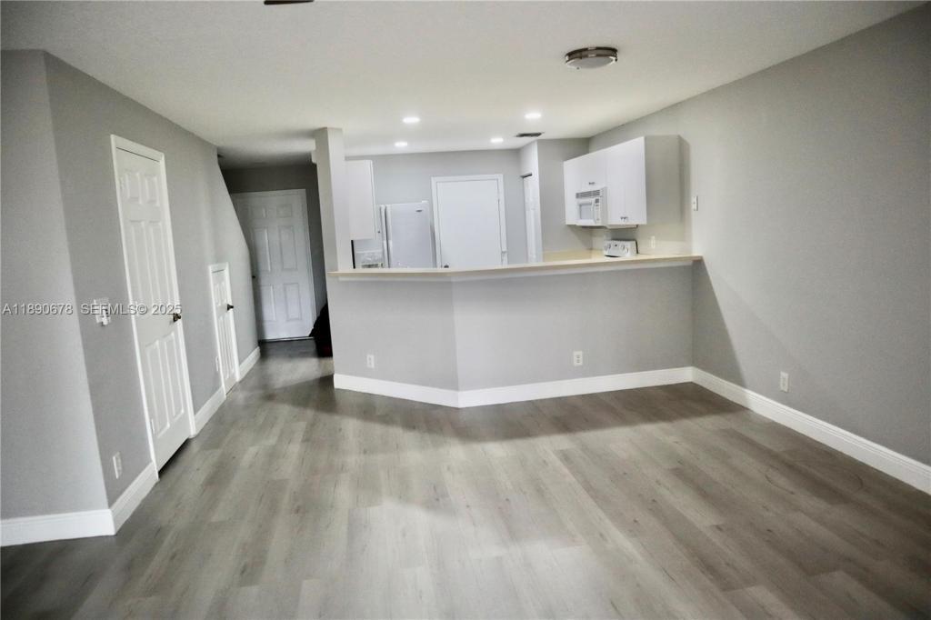 8656 S Southgate Shores Cir in Tamarac, FL - Building Photo