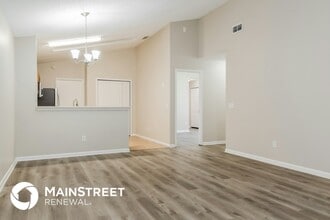 8761 Pinevalley Ln in Jacksonville, FL - Foto de edificio - Building Photo