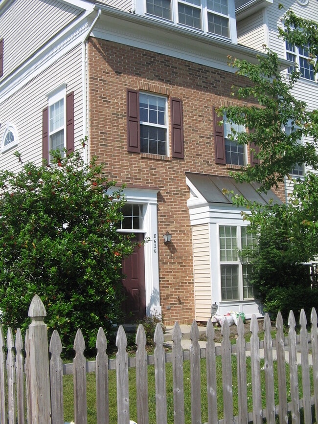 property at 8626 Sycamore Glen Ln