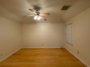 5917 Dorset Dr in Bakersfield, CA - Building Photo - Building Photo