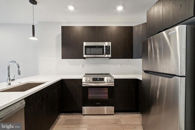 3449 Scotts Ln, Unit A403 in Philadelphia, PA - Foto de edificio - Building Photo