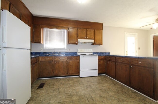 16 Woodberry Dr in Silver Creek, GA - Building Photo - Building Photo