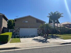 6822 Lafayette Dr in Huntington Beach, CA - Building Photo