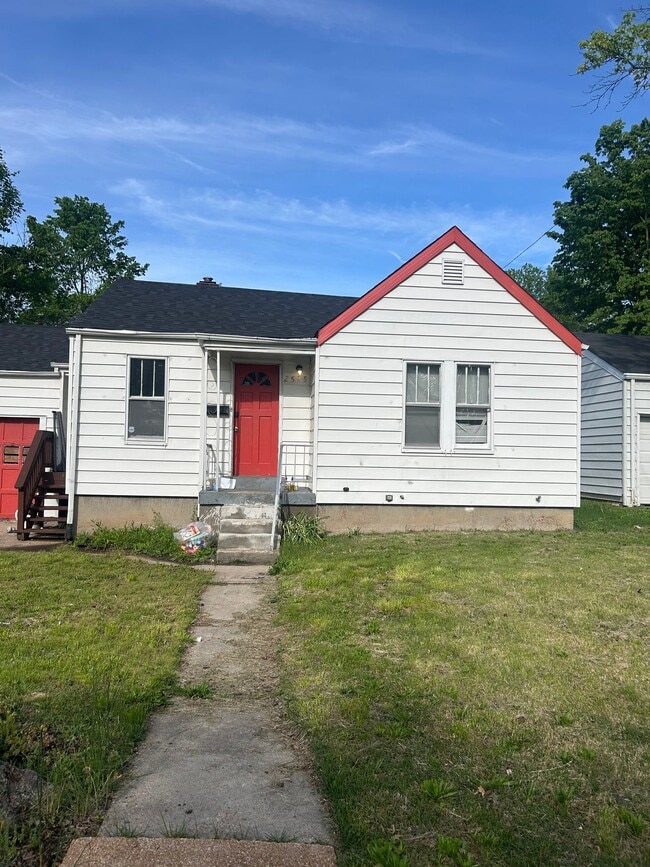 2525 Tyrell Dr in Jennings, MO - Building Photo - Building Photo