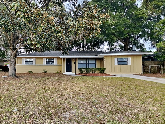 8411 N Lostara Ave in Jacksonville, FL - Building Photo