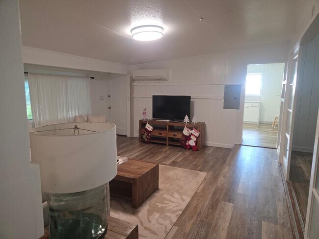 819 Hind Iuka Dr in Honolulu, HI - Foto de edificio - Building Photo