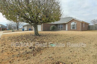 1202 SW Cabriolet St in Bentonville, AR - Building Photo - Building Photo