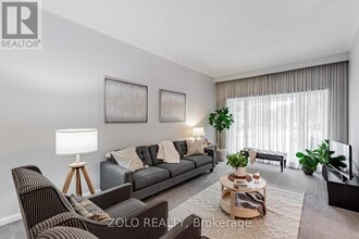 82 Riverhead Dr in Toronto, ON - Building Photo - Building Photo