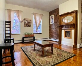 69 Baldwin St, Unit #2 in Boston, MA - Foto de edificio - Building Photo