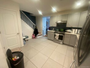 40 S 16th St in New Hyde Park, NY - Building Photo - Building Photo