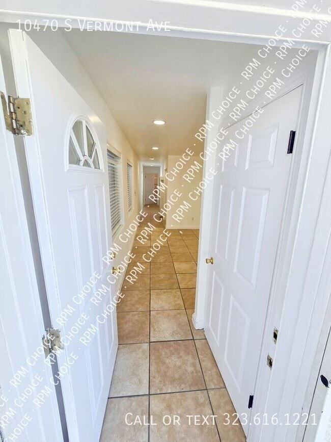 10470 S Vermont Ave in Los Angeles, CA - Building Photo - Building Photo