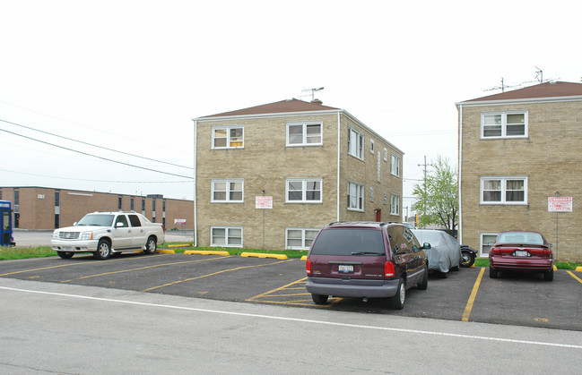 9601 W McLean Ave in Melrose Park, IL - Building Photo - Building Photo