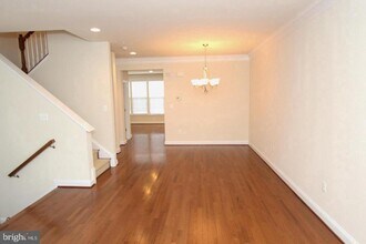 8043 Reserve Way in Vienna, VA - Building Photo - Building Photo