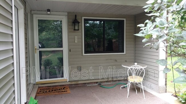 6433 Wainscot Dr SE in Grand Rapids, MI - Building Photo - Building Photo