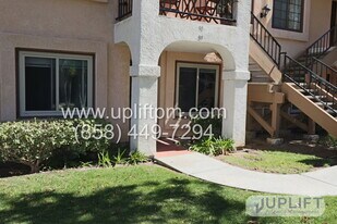 10702 Dabney Dr in San Diego, CA - Building Photo