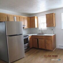 152 Surrey Dr in Bristol, CT - Building Photo - Building Photo