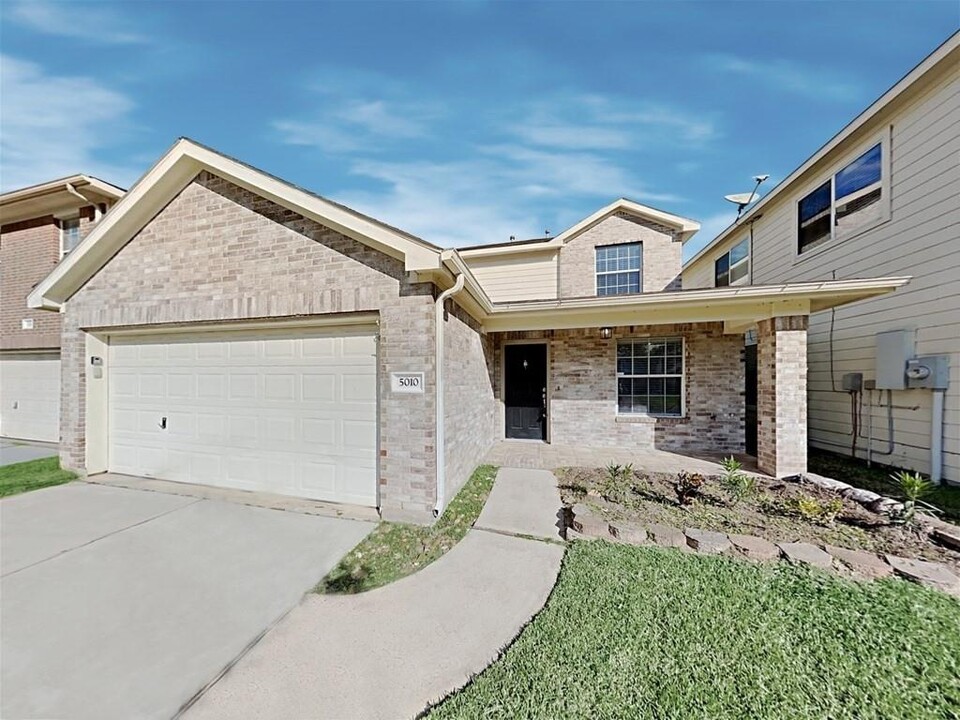 5010 Deer Path Dr in Conroe, TX - Foto de edificio