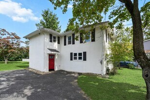 425 W Park Ave in Ocean Township, NJ - Building Photo