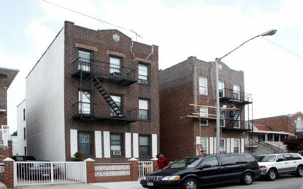 86-32 Bay 16th St in Brooklyn, NY - Foto de edificio