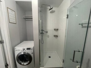 4606 N Malden St, Unit 1140-218 in Chicago, IL - Building Photo - Building Photo