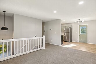 7118 S 33rd St in Bellevue, NE - Building Photo - Building Photo