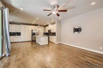 206 Ridgecrest, UNIT in San Antonio, TX - Building Photo - Building Photo