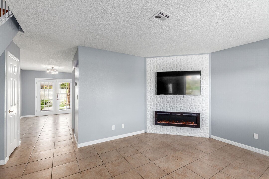 5262 Osman Ct in Las Vegas, NV - Building Photo
