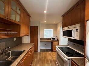 4111 Stirling Rd in Davie, FL - Building Photo - Building Photo