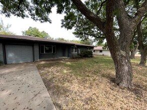 1003 Willard in Robinson, TX - Building Photo - Building Photo