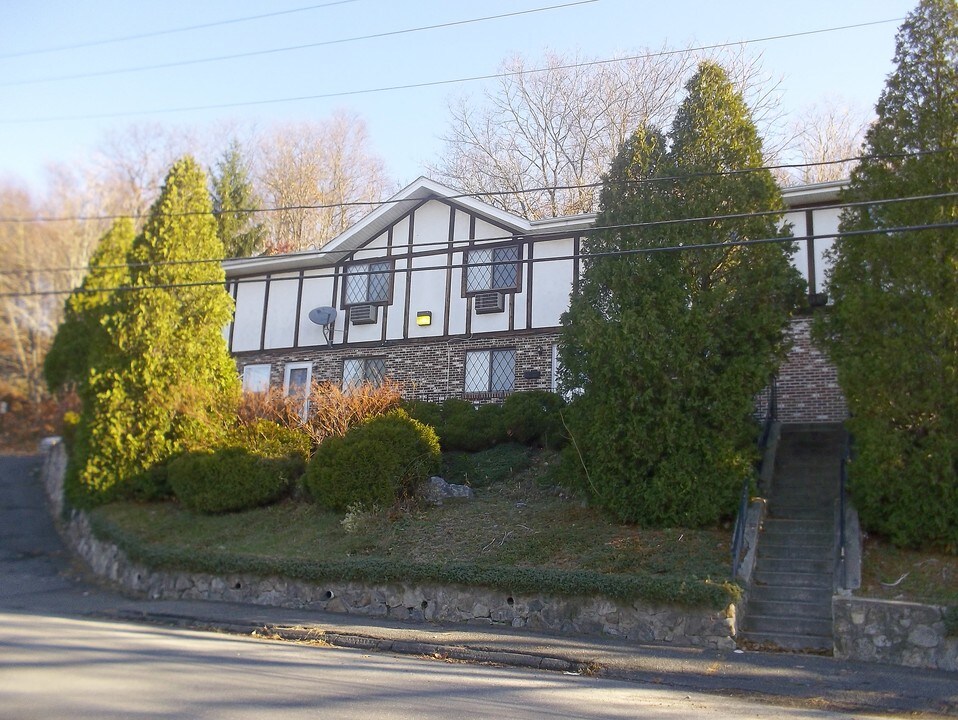 232 Waterville St, Unit 8 in Waterbury, CT - Building Photo