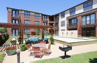 Block 24 in Richardson, TX - Foto de edificio - Building Photo