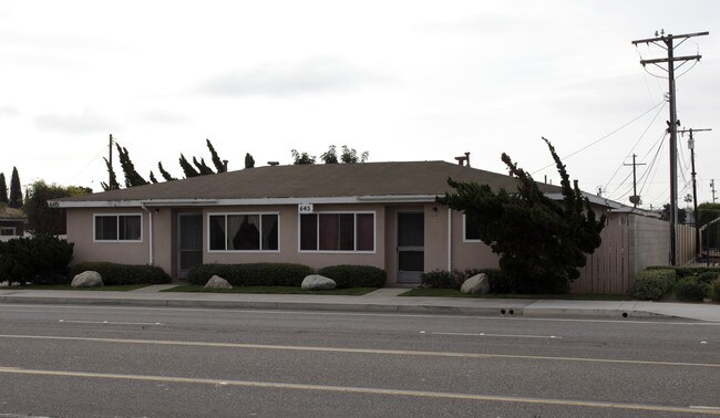 645 Victoria St in Costa Mesa, CA - Foto de edificio - Building Photo