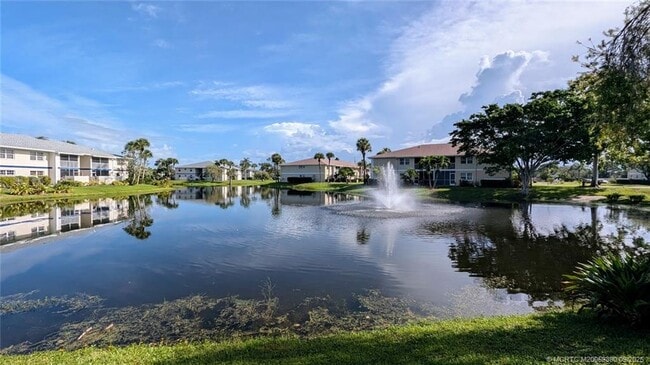 1563 SE Royal Green Cir in Port St. Lucie, FL - Building Photo - Building Photo