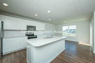 1060 Spruce St in Waukee, IA - Building Photo - Building Photo