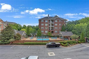 2300 Peachford Rd in Atlanta, GA - Building Photo