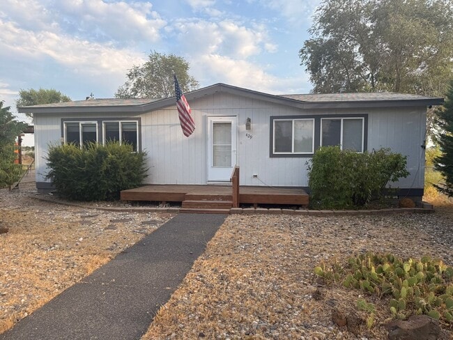 property at 429 5th Ave SE