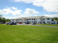 Lewiston Villa in Lewiston, NY - Foto de edificio - Building Photo