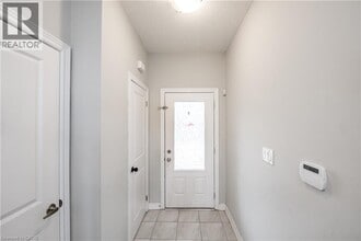 12 Mockingbird Ln in Hamilton, ON - Building Photo - Building Photo