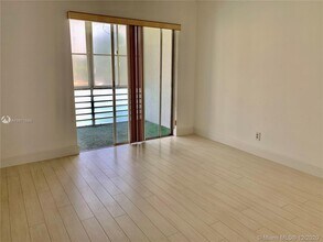 600 Village Green Ct-Unit -221 in Palm Springs, FL - Building Photo - Building Photo