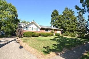 836 Waycross Rd in Cincinnati, OH - Building Photo