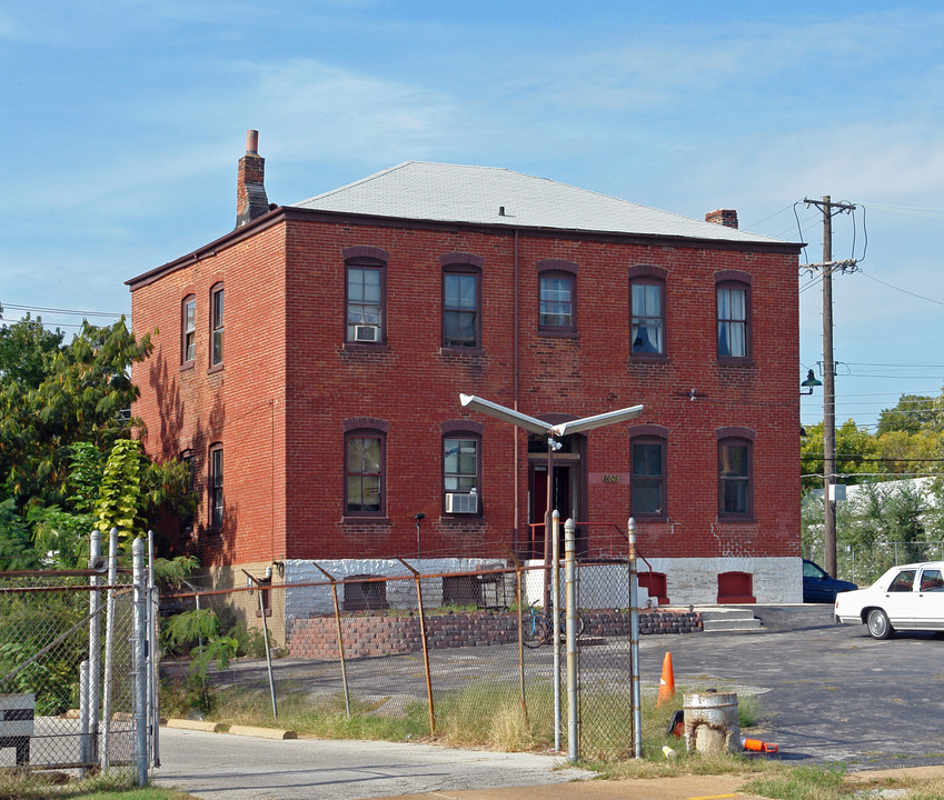 8605 S Broadway in St. Louis, MO - Building Photo